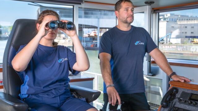 Fotomotiv für Ahoi Captain: Szene aus der Welt der nautischen Berufe bzw. dem Hafenumfeld. Fotomotiv für Ahoi Captain: Szene aus der Welt der nautischen Berufe bzw. dem Hafenumfeld.