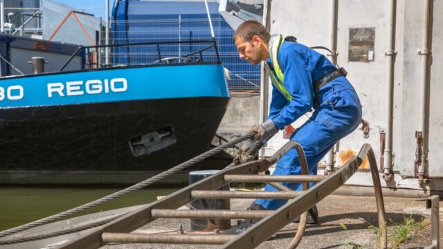 Fotomotiv für Ahoi Captain: Szene aus der Welt der nautischen Berufe bzw. dem Hafenumfeld. Fotomotiv für Ahoi Captain: Szene aus der Welt der nautischen Berufe bzw. dem Hafenumfeld.