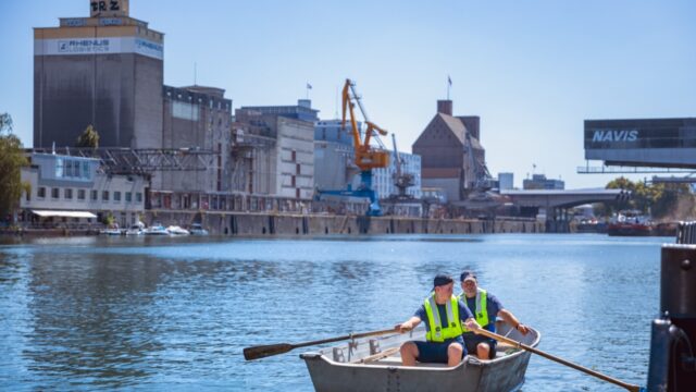 Fotomotiv für Ahoi Captain: Szene aus der Welt der nautischen Berufe bzw. dem Hafenumfeld. Fotomotiv für Ahoi Captain: Szene aus der Welt der nautischen Berufe bzw. dem Hafenumfeld.
